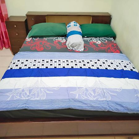 בנדונג Radio Backpacker Guesthouse Syariah מראה חיצוני תמונה