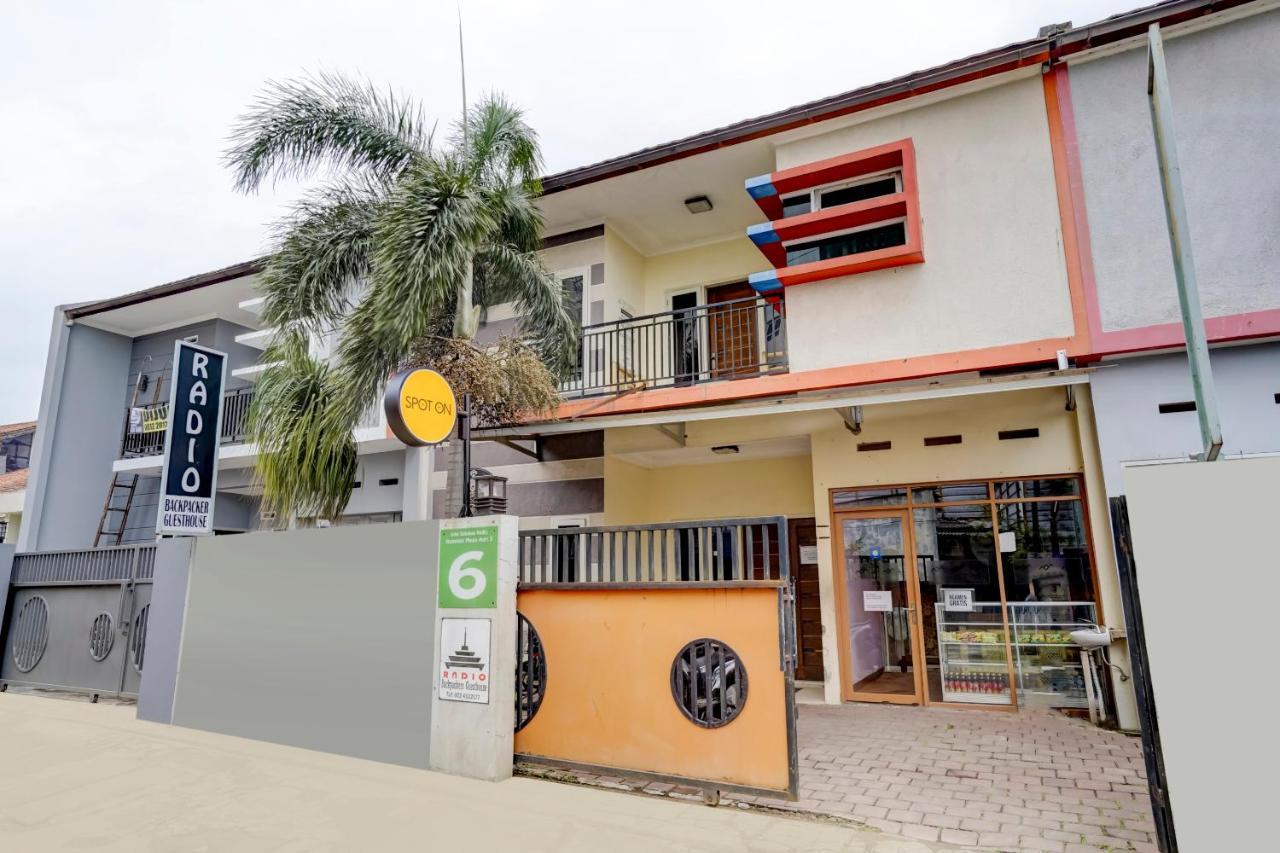 בנדונג Radio Backpacker Guesthouse Syariah מראה חיצוני תמונה