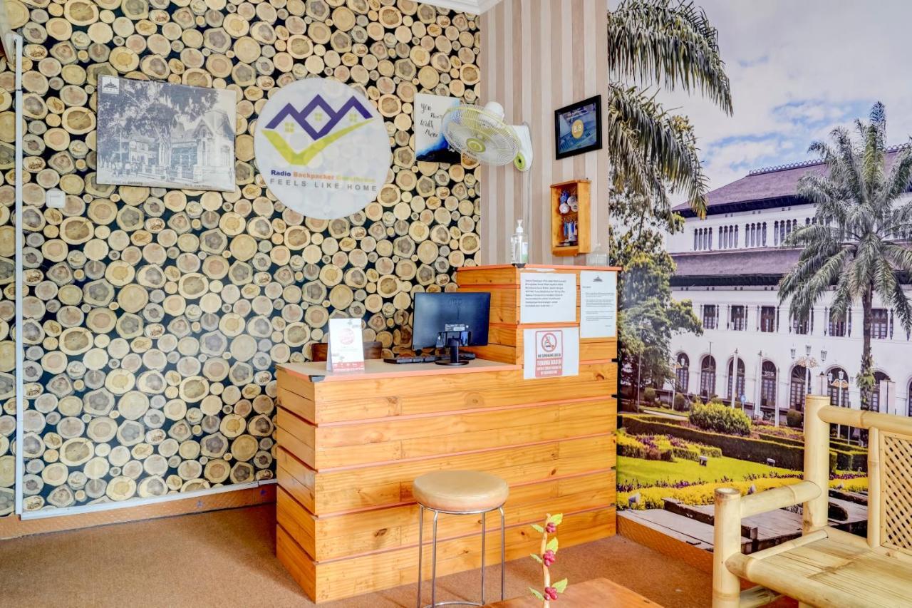 בנדונג Radio Backpacker Guesthouse Syariah מראה חיצוני תמונה