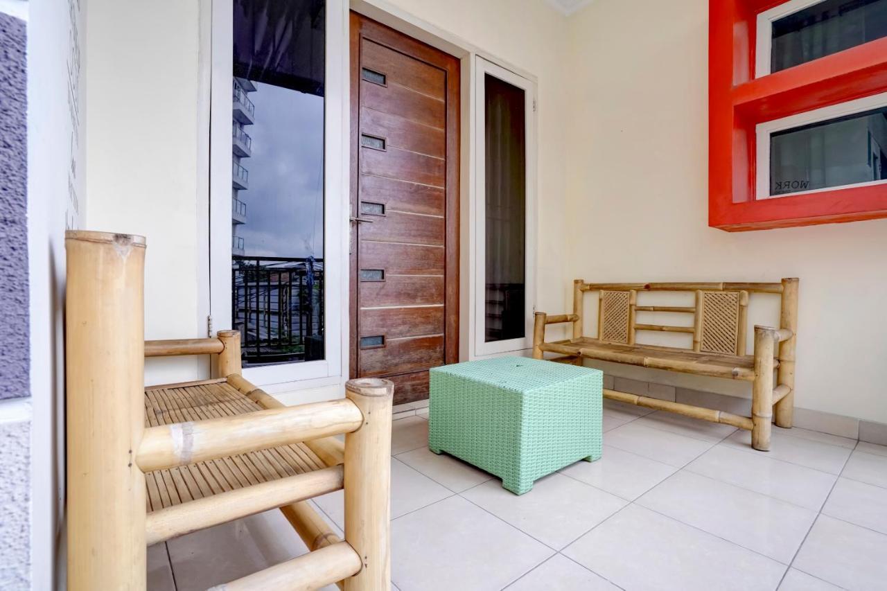 בנדונג Radio Backpacker Guesthouse Syariah מראה חיצוני תמונה