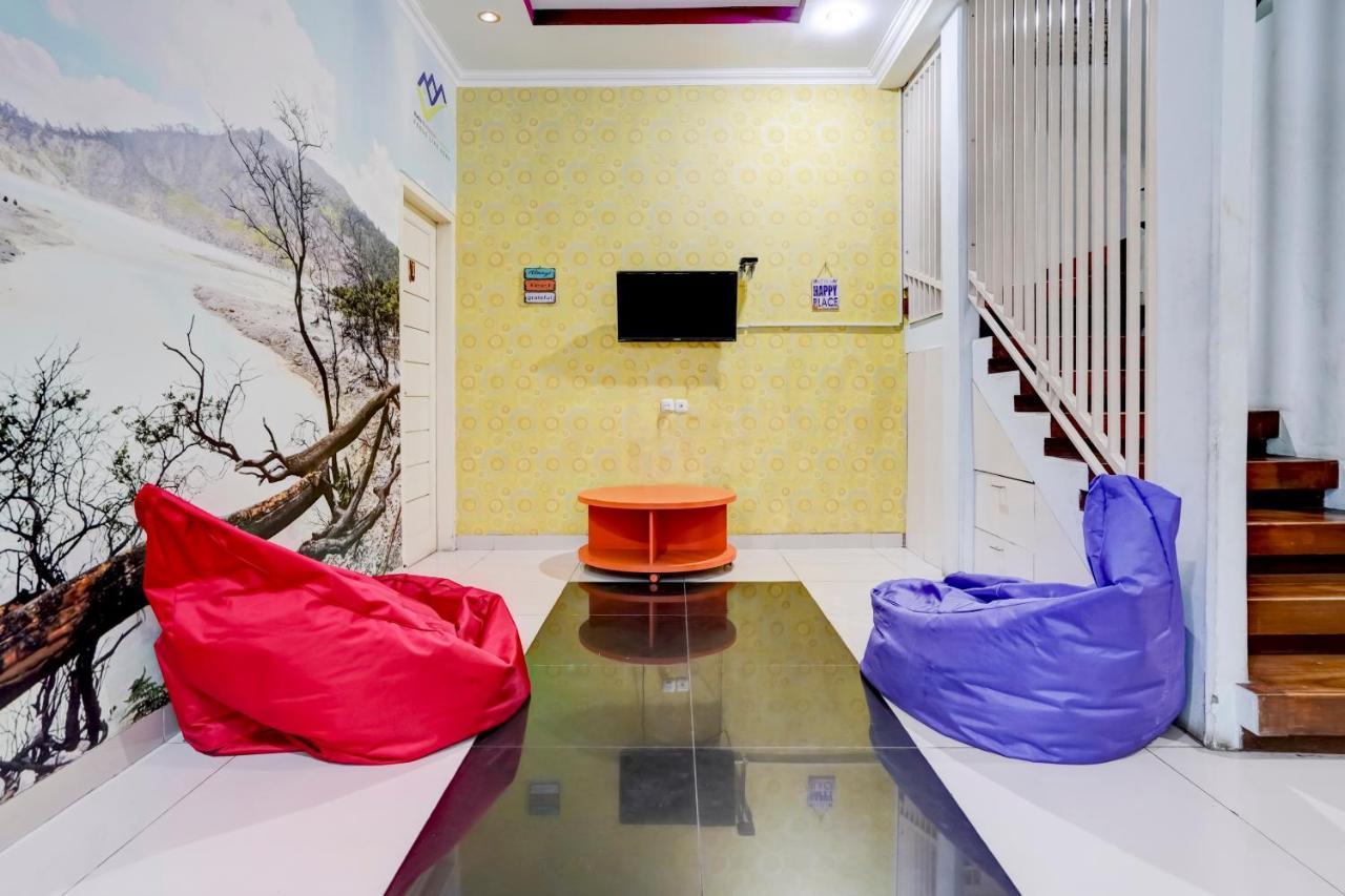 בנדונג Radio Backpacker Guesthouse Syariah מראה חיצוני תמונה
