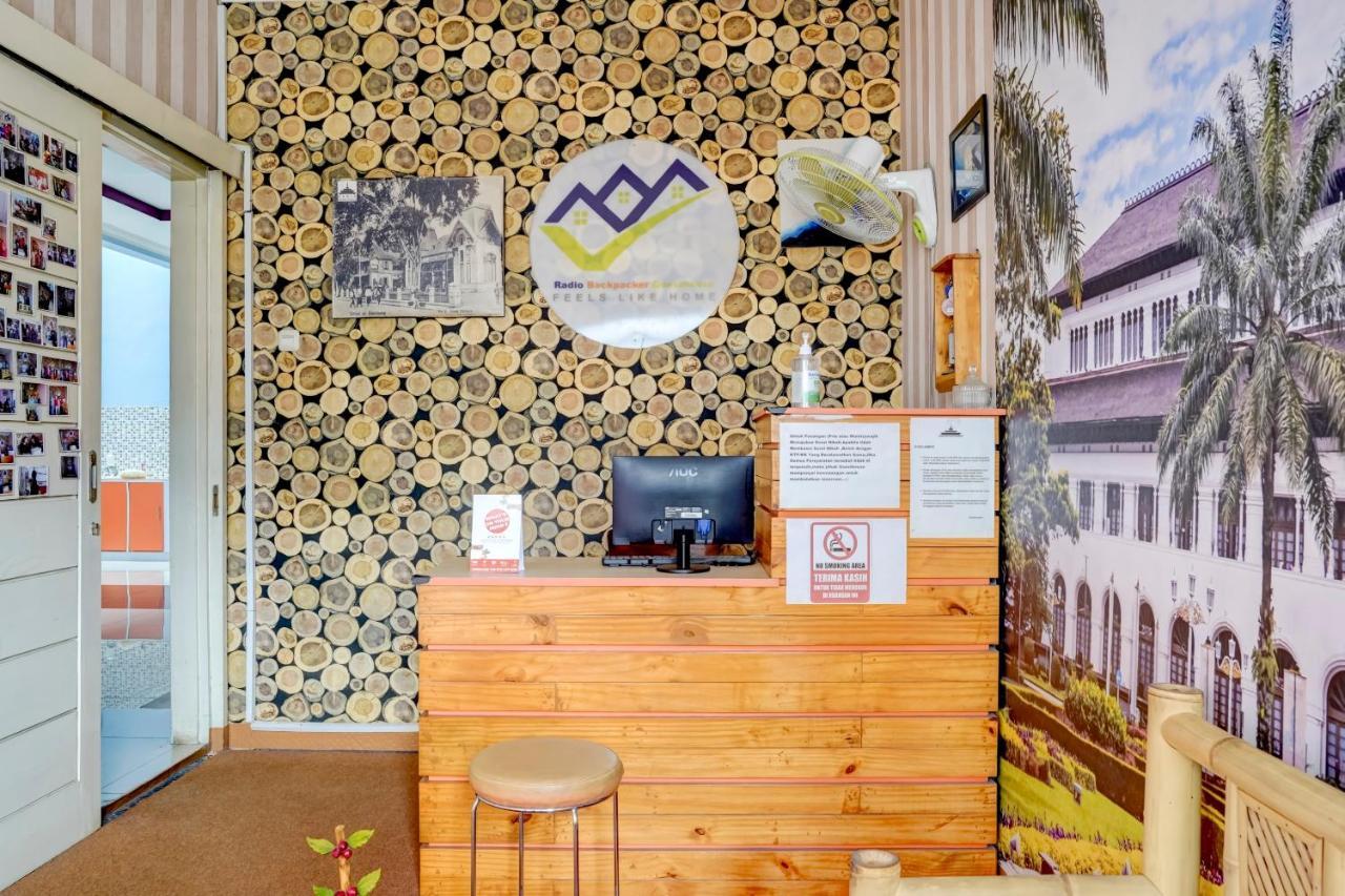 בנדונג Radio Backpacker Guesthouse Syariah מראה חיצוני תמונה