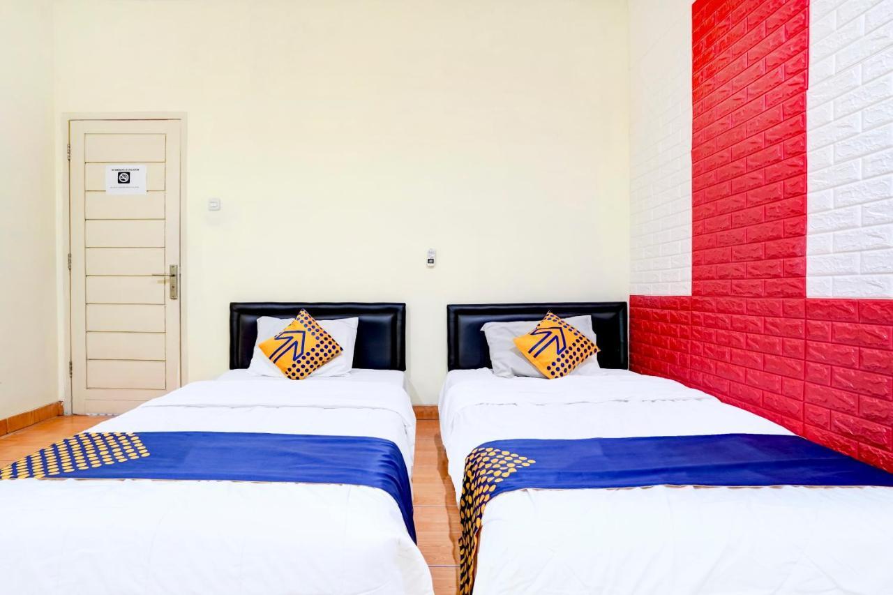 בנדונג Radio Backpacker Guesthouse Syariah מראה חיצוני תמונה