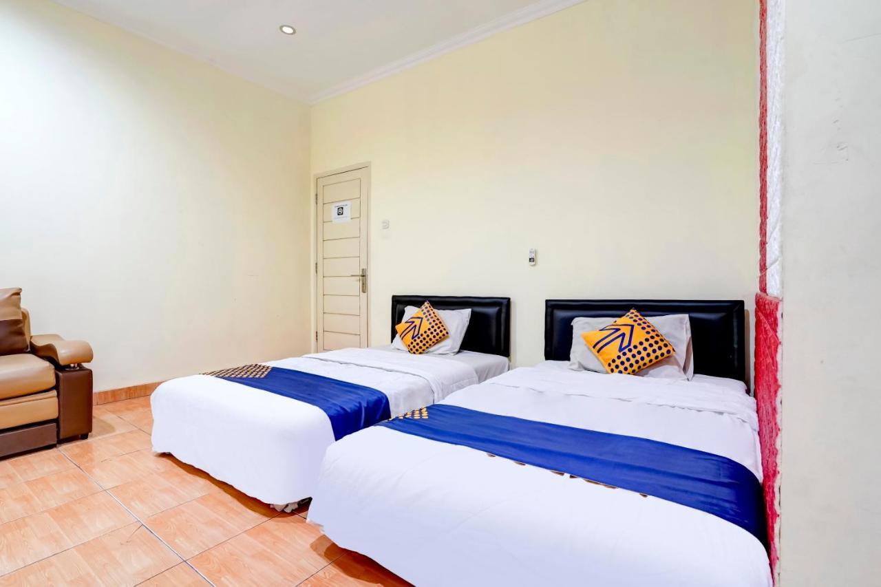 בנדונג Radio Backpacker Guesthouse Syariah מראה חיצוני תמונה