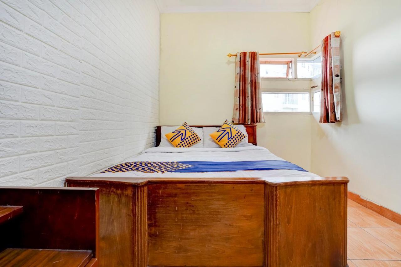 בנדונג Radio Backpacker Guesthouse Syariah מראה חיצוני תמונה