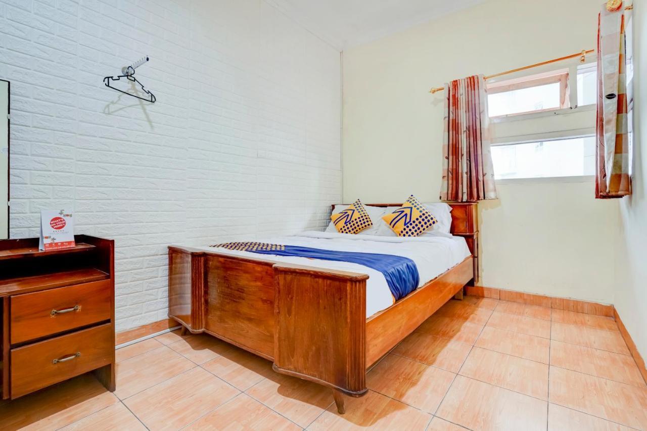 בנדונג Radio Backpacker Guesthouse Syariah מראה חיצוני תמונה