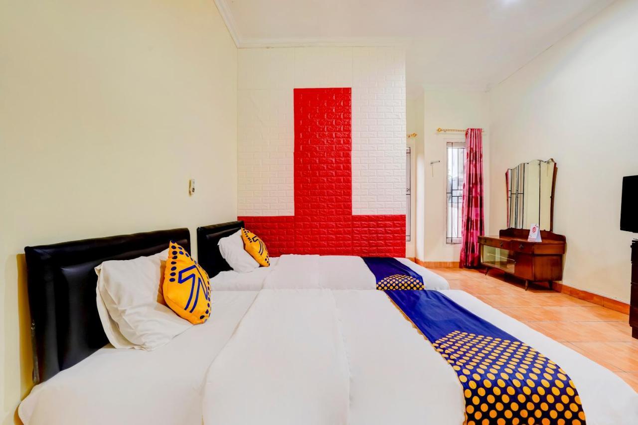 בנדונג Radio Backpacker Guesthouse Syariah מראה חיצוני תמונה