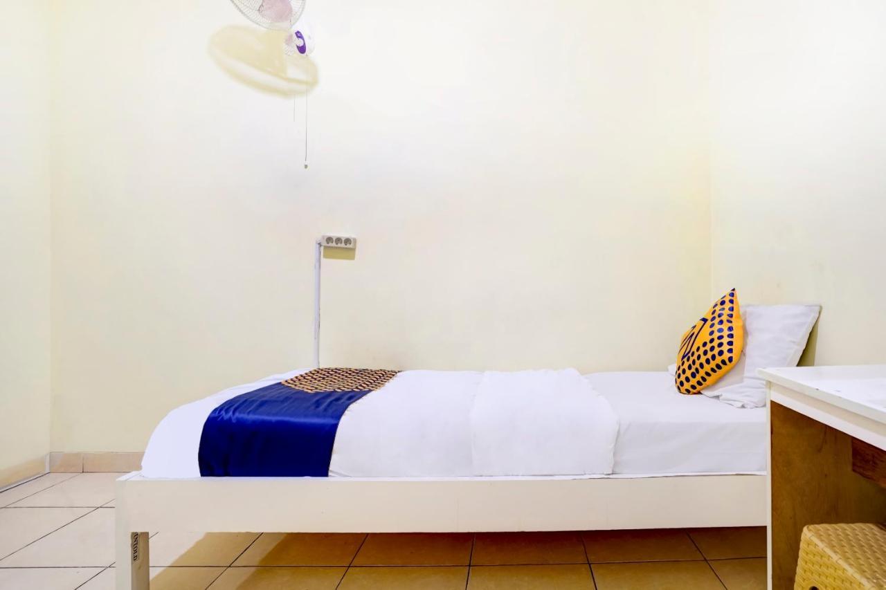 בנדונג Radio Backpacker Guesthouse Syariah מראה חיצוני תמונה