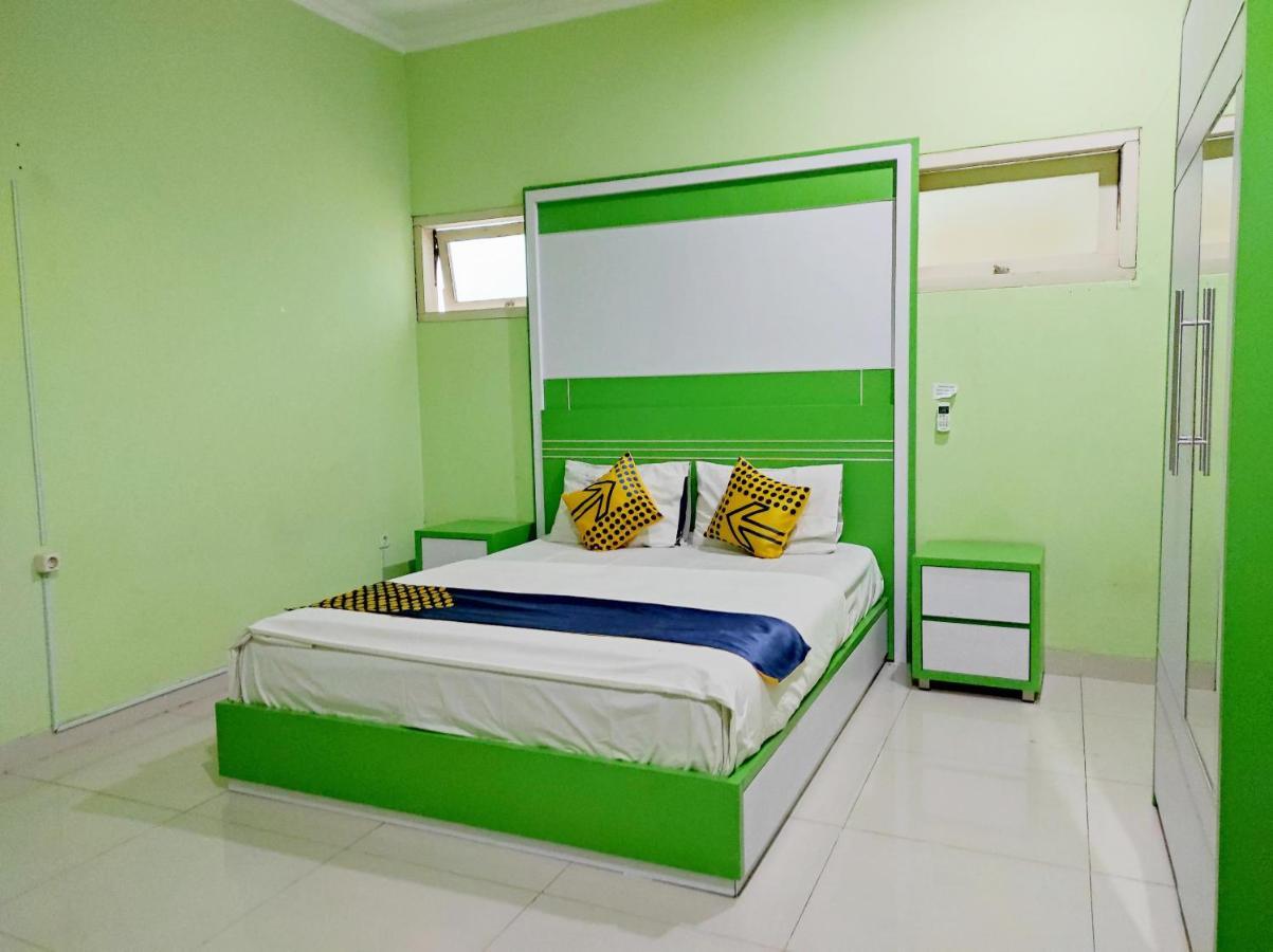 בנדונג Radio Backpacker Guesthouse Syariah מראה חיצוני תמונה