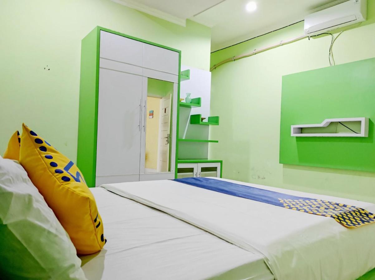 בנדונג Radio Backpacker Guesthouse Syariah מראה חיצוני תמונה