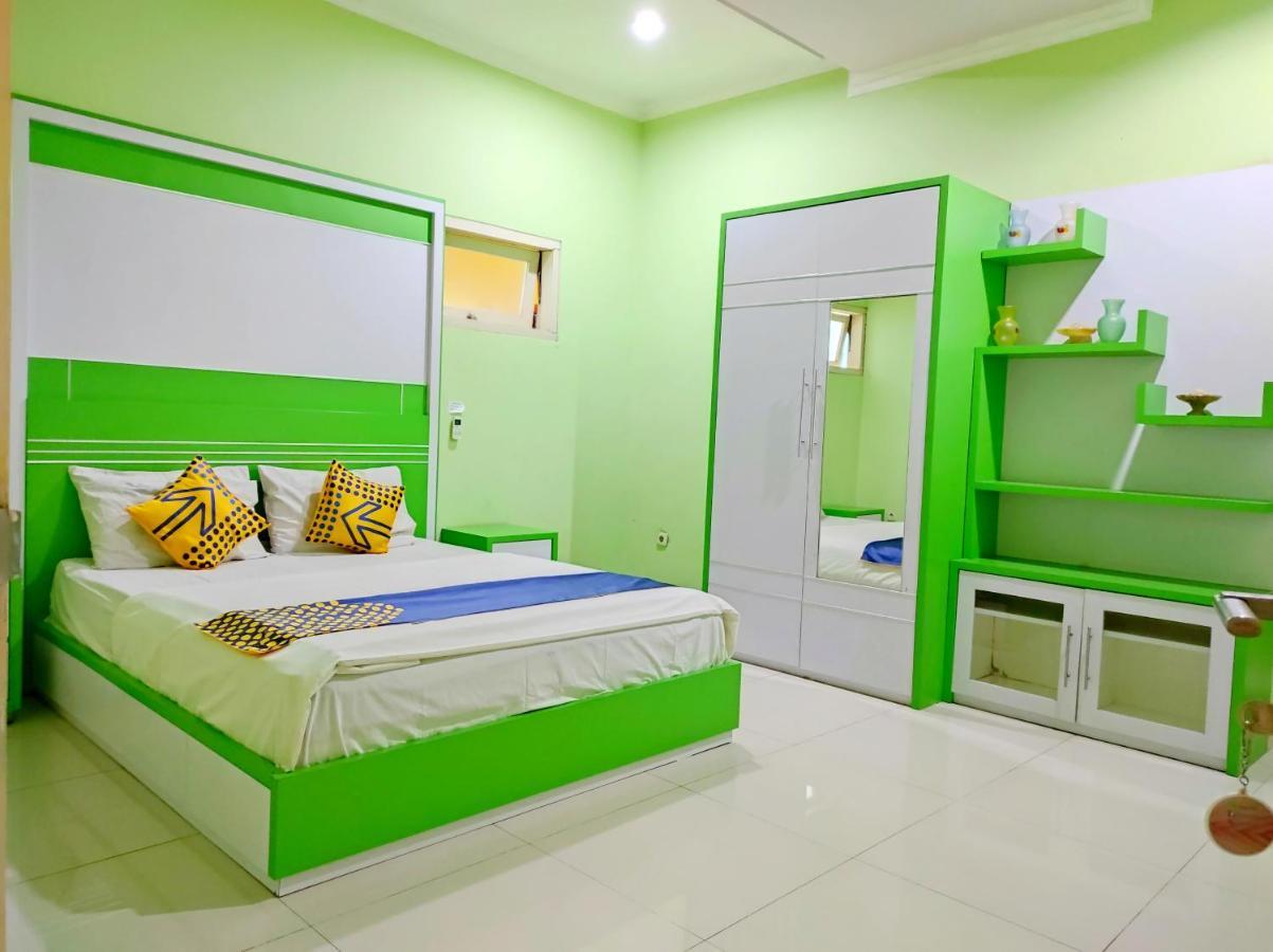 בנדונג Radio Backpacker Guesthouse Syariah מראה חיצוני תמונה
