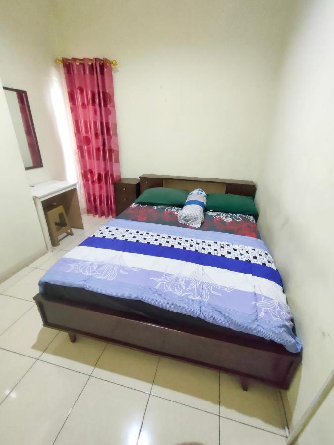 בנדונג Radio Backpacker Guesthouse Syariah מראה חיצוני תמונה